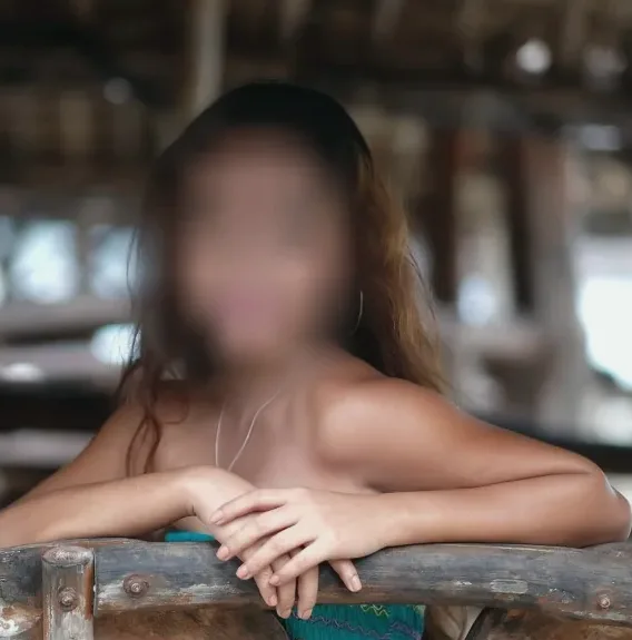 Amber, 35