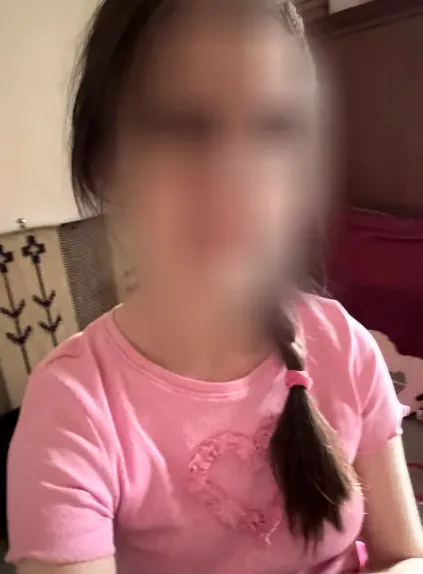 Amina, 25