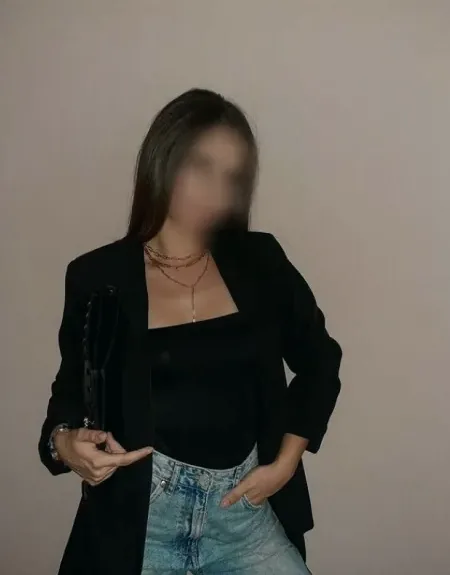 Anneke, 35