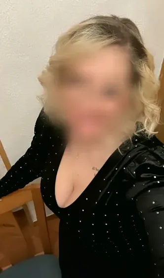 Esmee, 37
