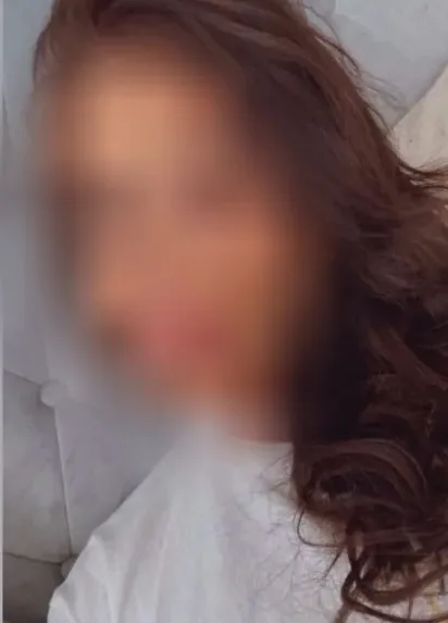 Fleur, 33