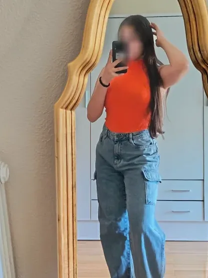 Laura, 20