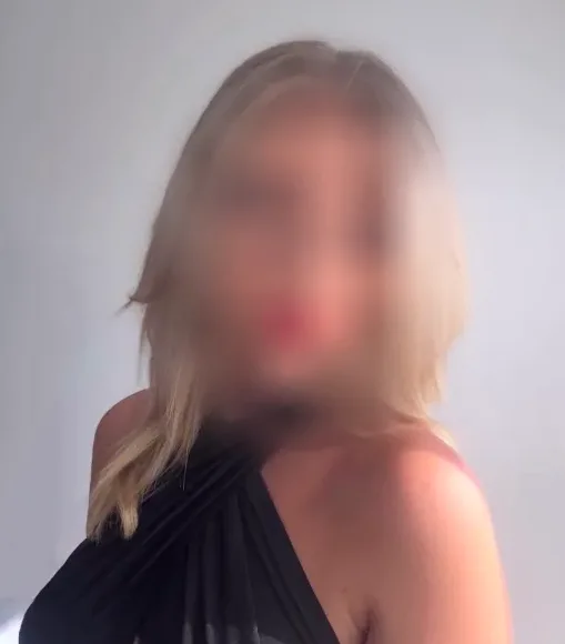 Lauren, 32