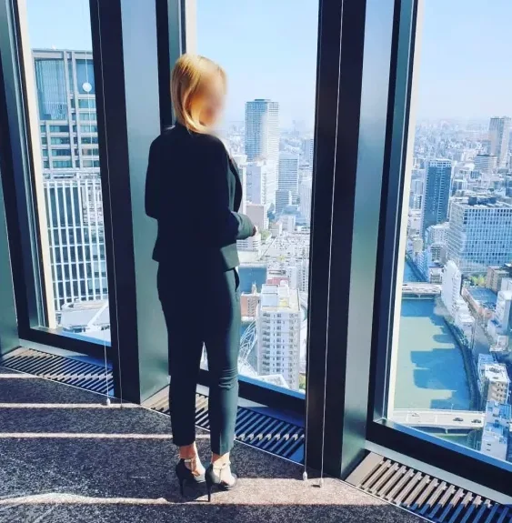 Vera, 32